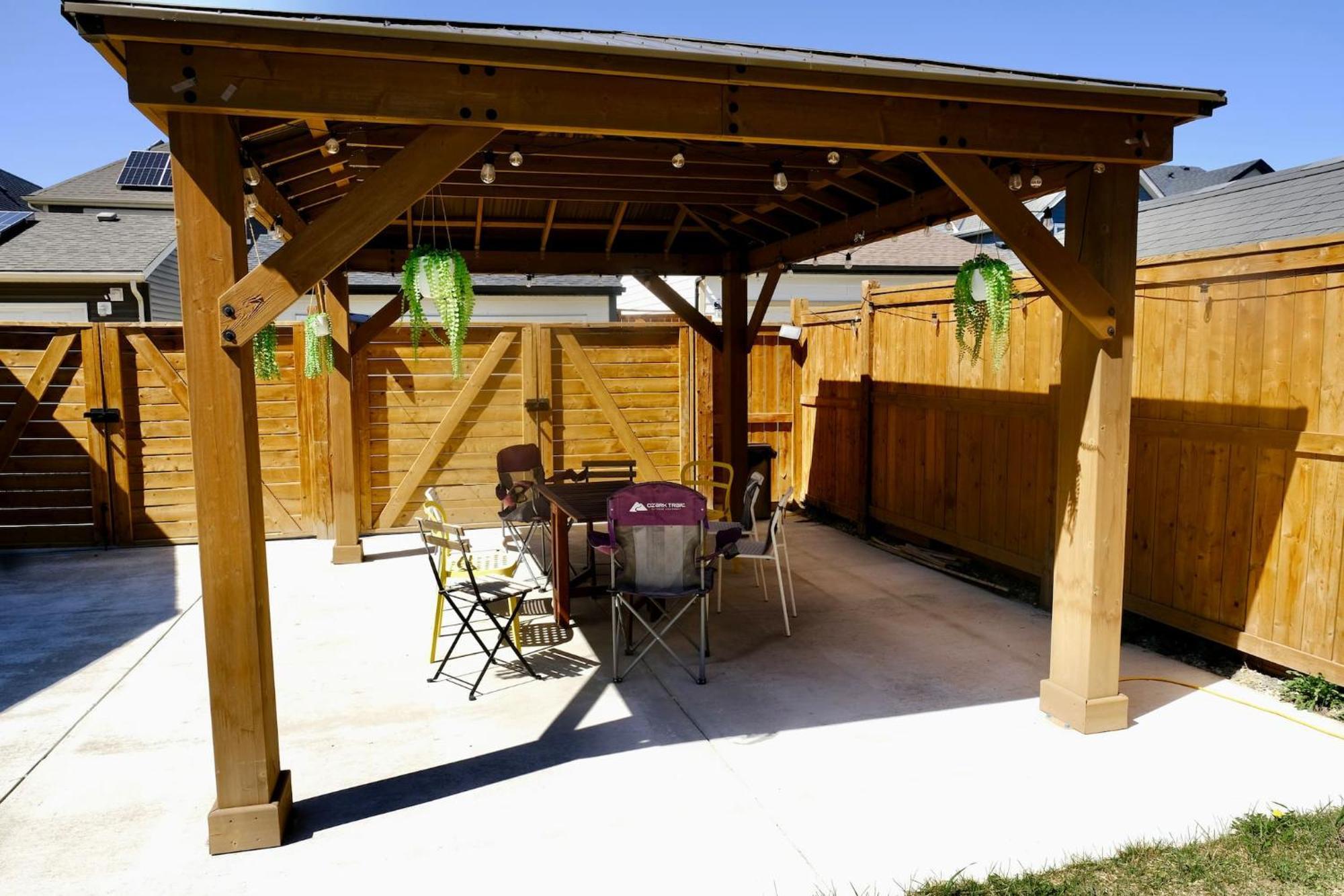 Mahogany Loft Retreat - 3 Story * Calgary