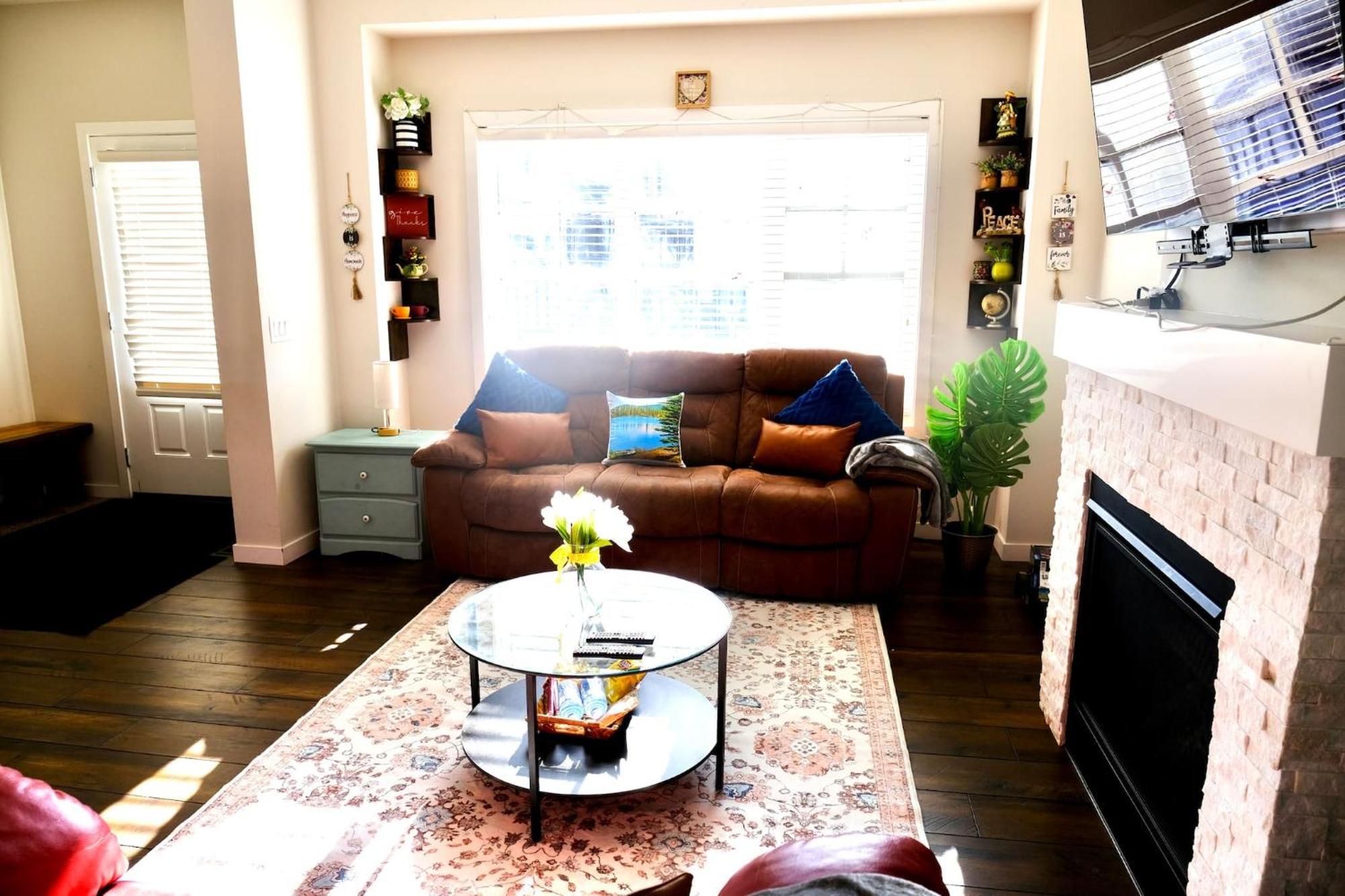 Holiday home Mahogany Loft Retreat - 3 Story Calgary